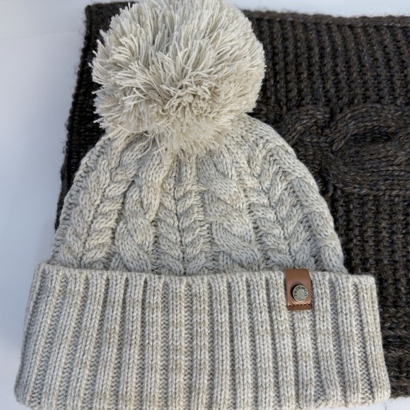 Bundle All NWT (2) Frye & Co Cable Knit Pom Beanies Hats, Universal Thread Scarf - Picture 6 of 14